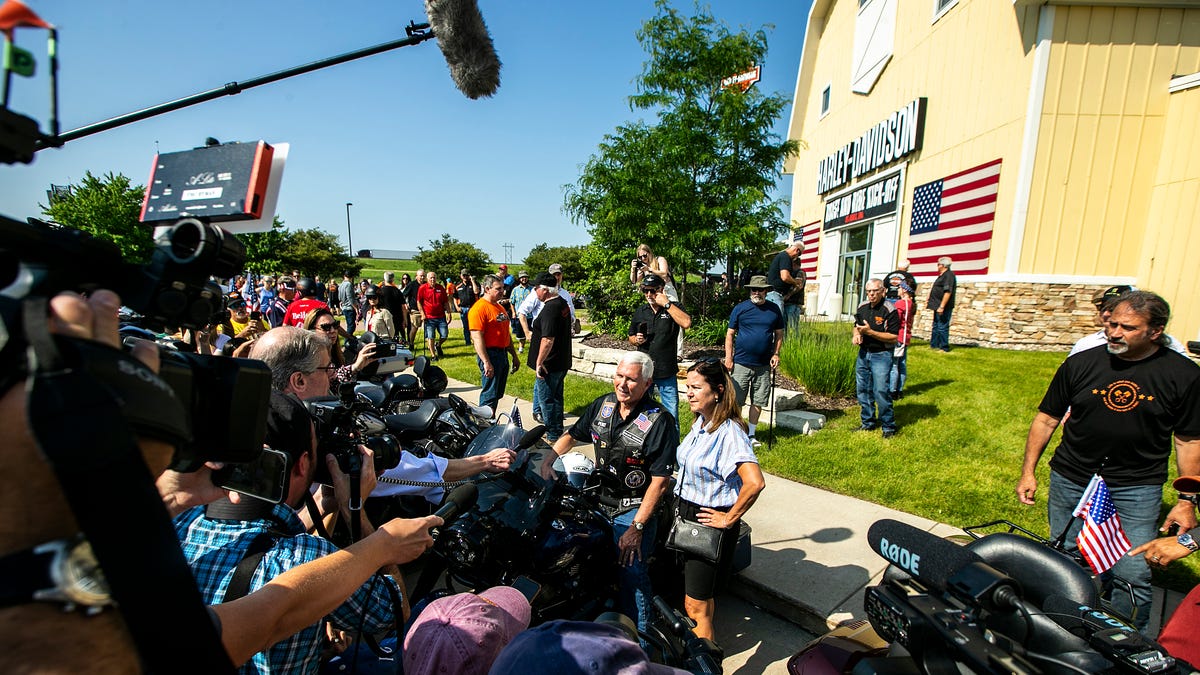 GOP hopefuls showcase themselves at Iowa's 'Roast and Ride' event.