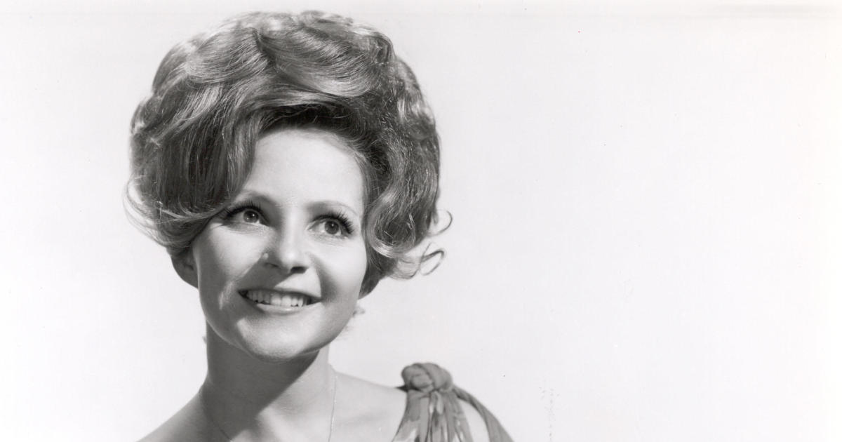 Featured image for Brenda Lee's Christmas Classic Reclaims No. 1 Spot on Billboard Hot 100