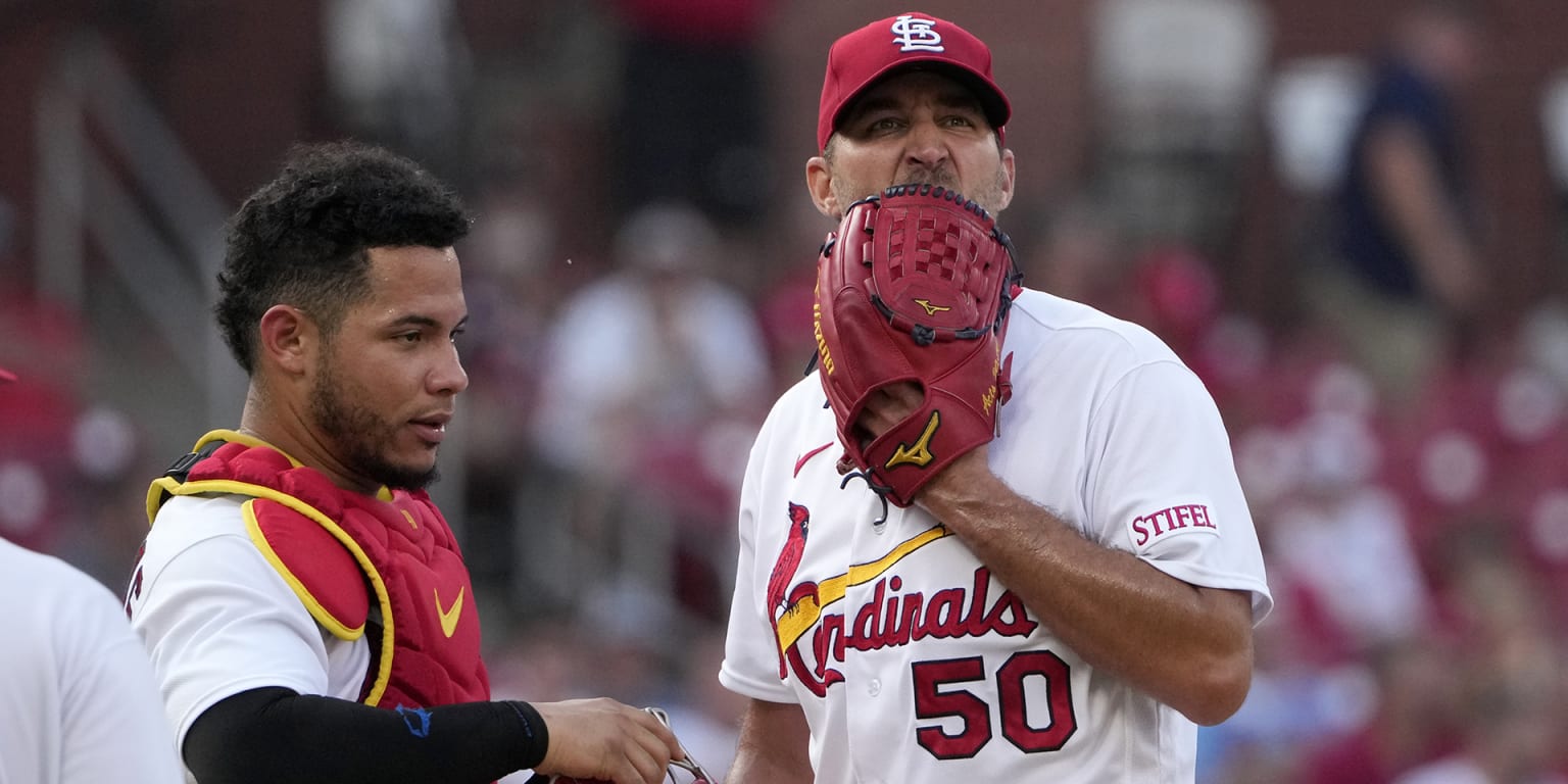 Astros Dominate Cardinals as Wainwright Struggles