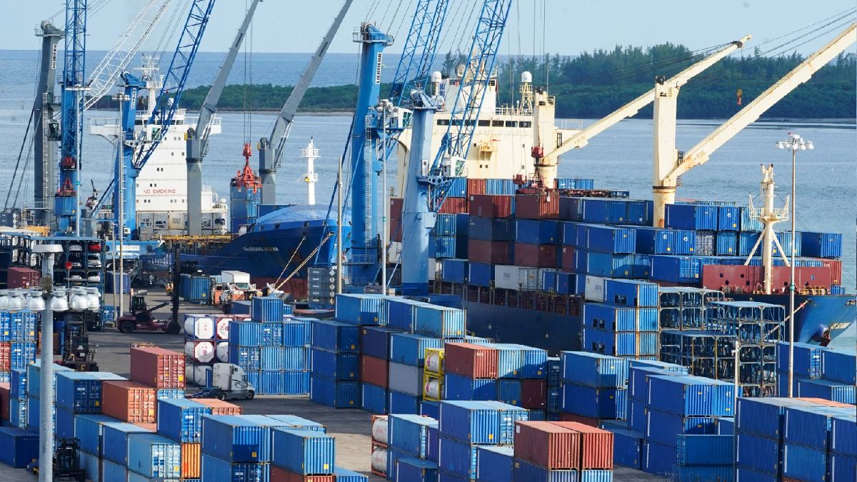 Featured image for "EU Passes Revised Corporate Due Diligence Law for Supply Chain Sustainability"