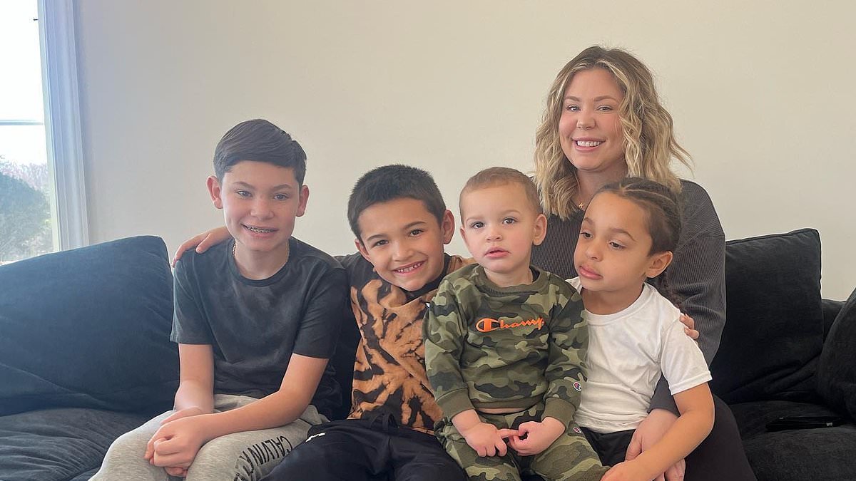 "Pregnant Teen Mom Star Kailyn Lowry's Son Urges Her to Stop Having Kids as She Reveals Twins' Gender"