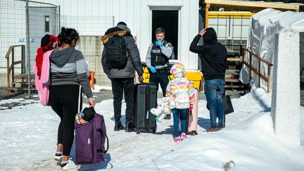 US and Canada strike deal to manage asylum seekers at northern border