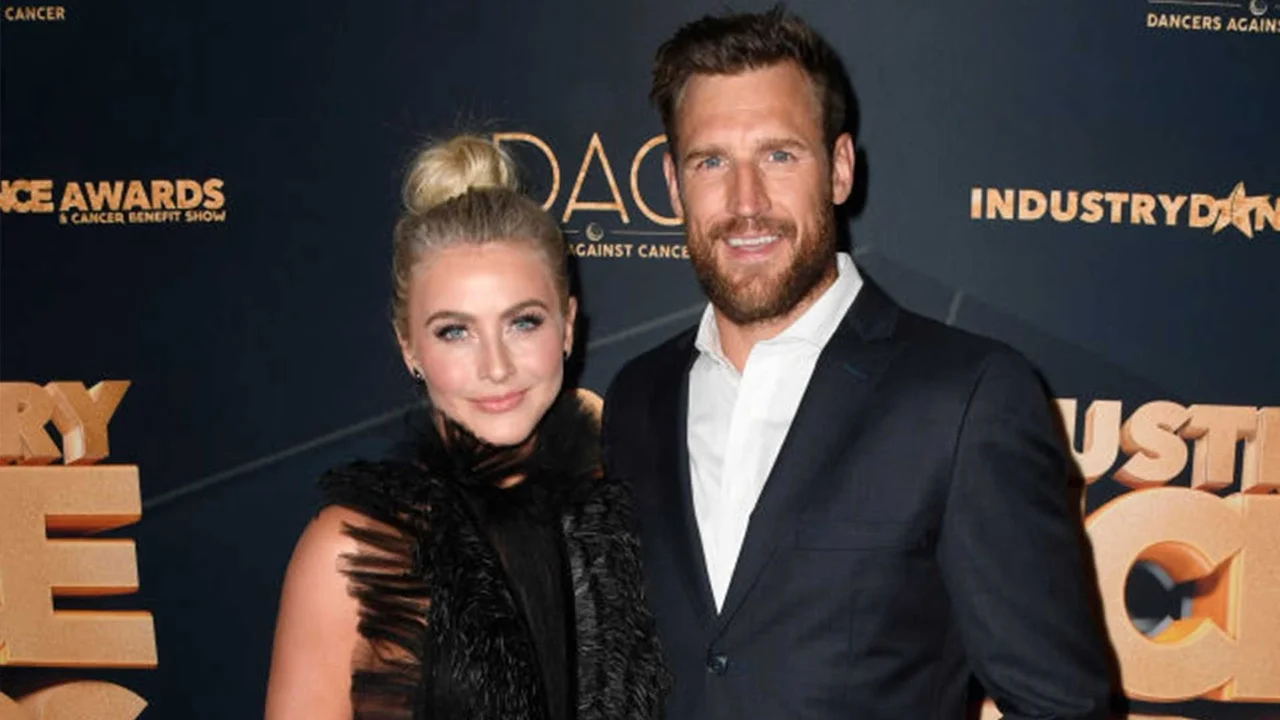 Featured image for Julianne Hough and Brooks Laich Reunite at Derek Hough's Wedding