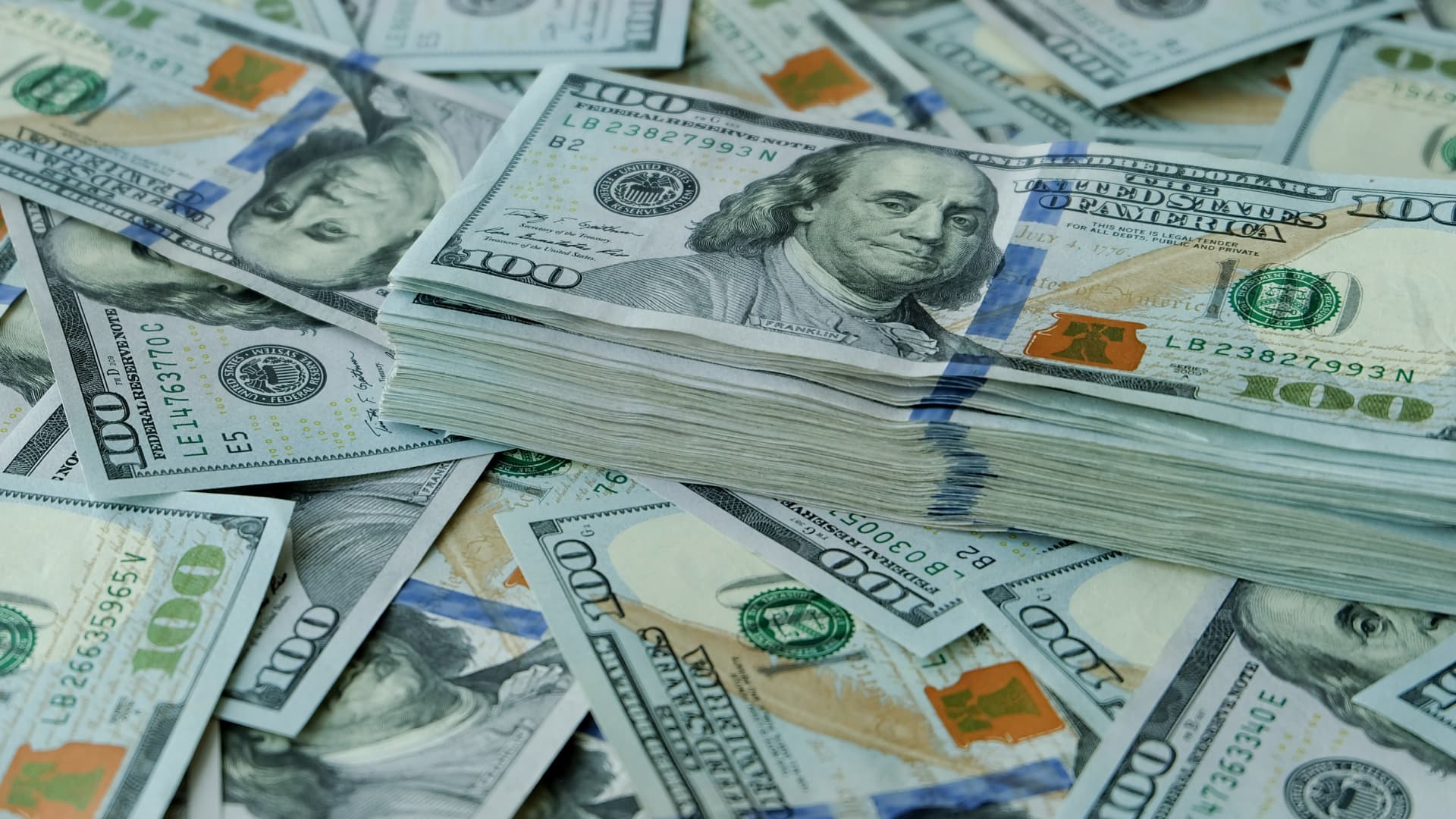 Featured image for Smart Strategies for Investing Amid Falling Fed Rates in 2025