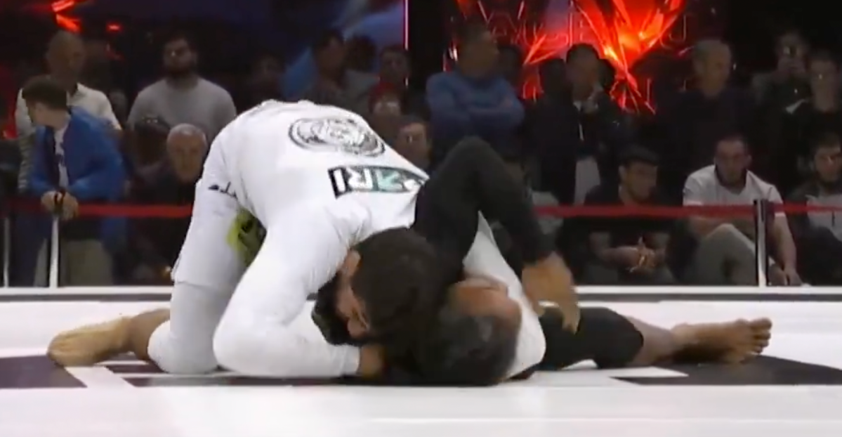 Featured image for Arman Tsarukyan submits Benson Henderson in grappling match