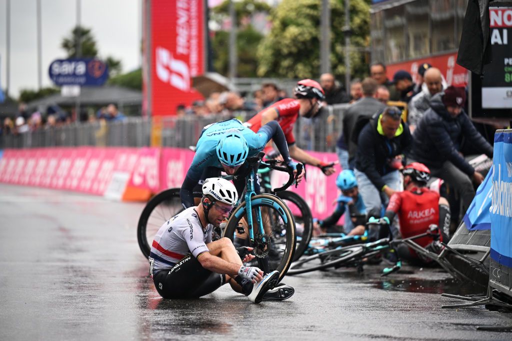 Featured image for Giro d'Italia Stage 5: Crashes and Controversy.