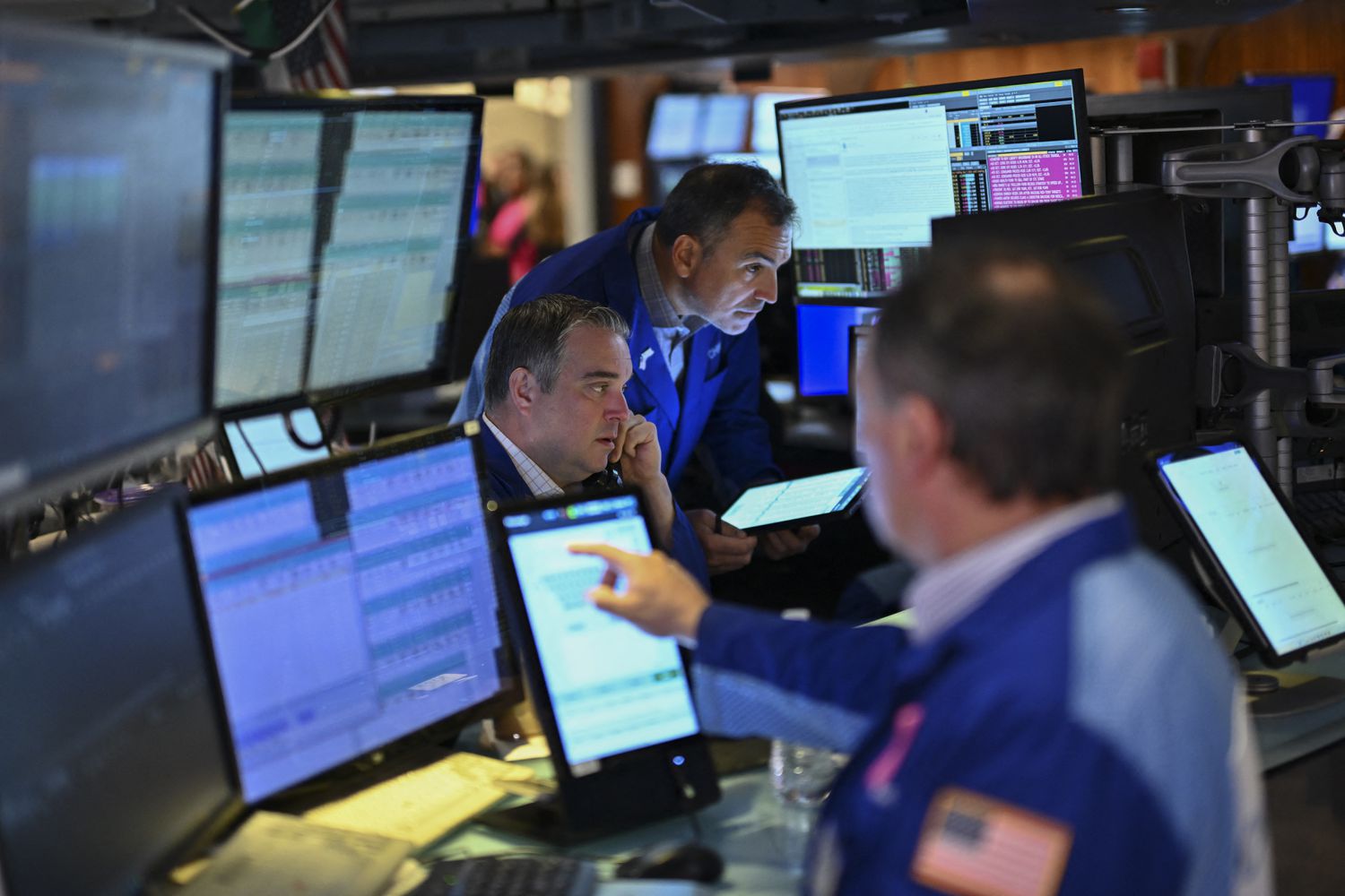 Stocks Climb Amid Inflation Data and Fed Rate Cut Speculation