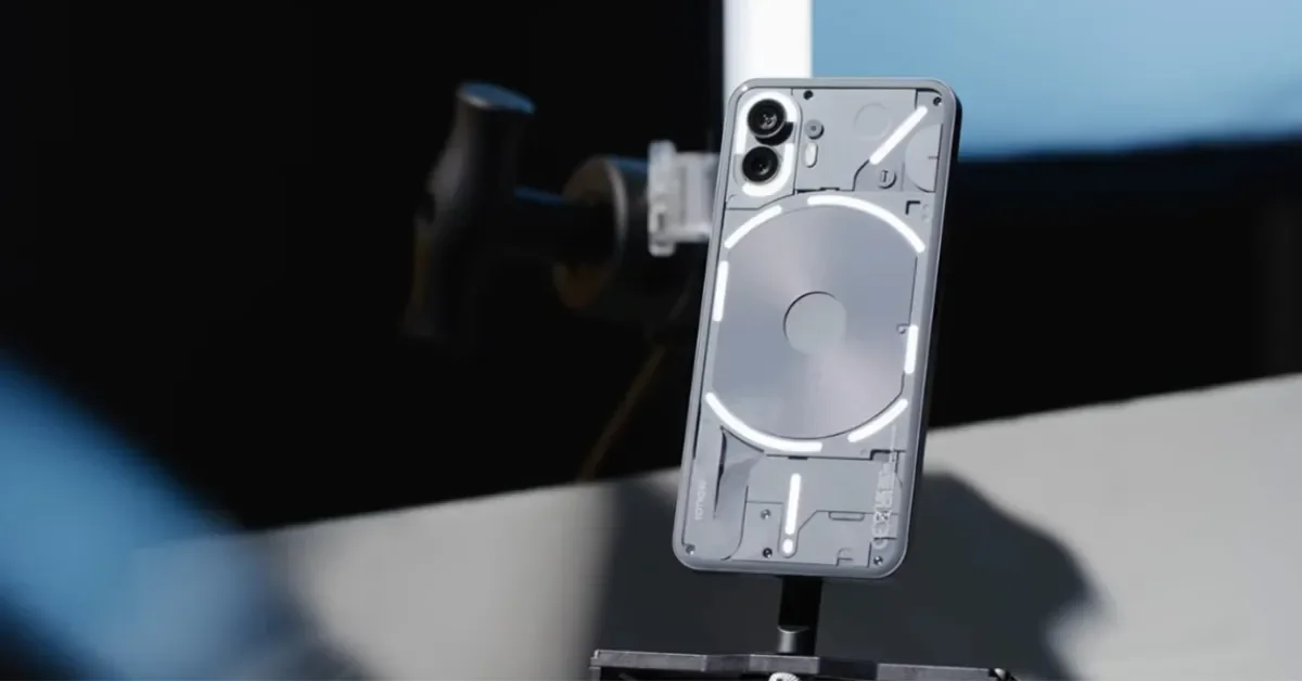 "Nothing Phone (2): Exclusive Features and Camera Samples Revealed"