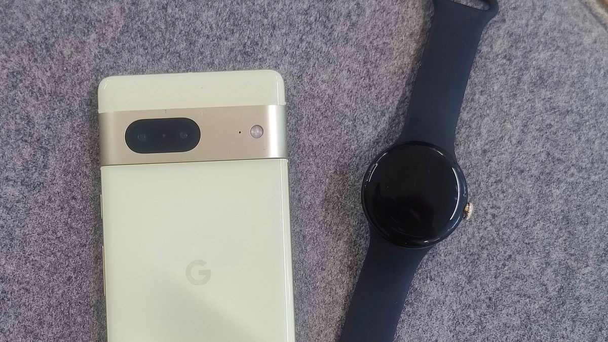 Featured image for "Google Pixel Watch Catching Up with Competitors Through New Features and Updates"