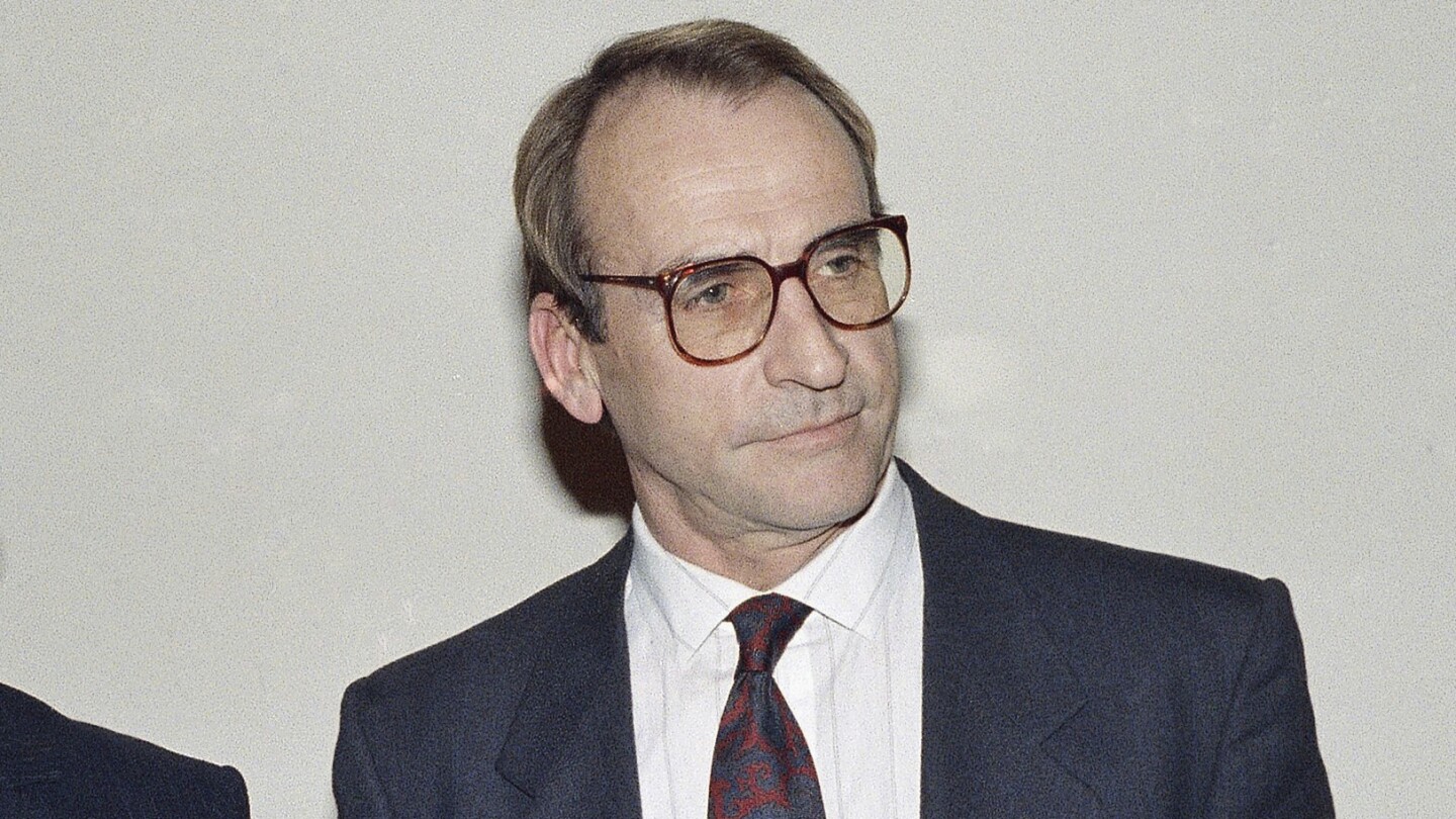 Featured image for James Sikking, Star of 'Hill Street Blues' and 'Doogie Howser,' Dies at 90