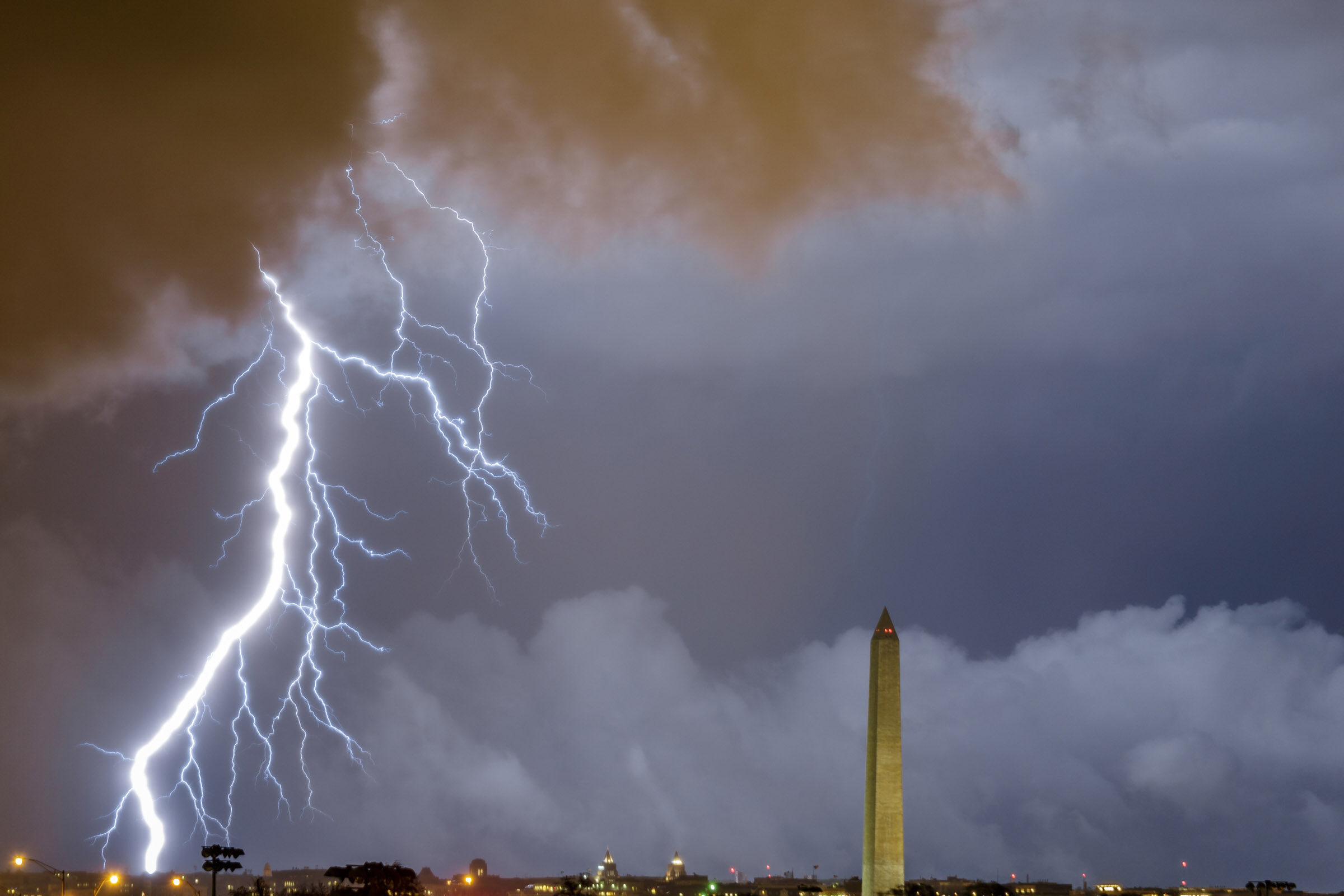 Severe thunderstorms and damaging winds threaten East Coast.