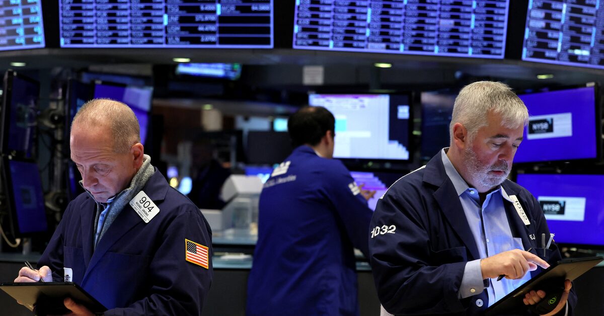 Featured image for Stocks Stall as VIX Hits Pre-COVID Low, Market Sentiment Wavers