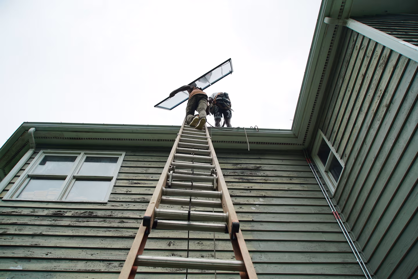 Featured image for Upcoming Changes in EV Tax Credits and Their Impact on Buyers and Automakers