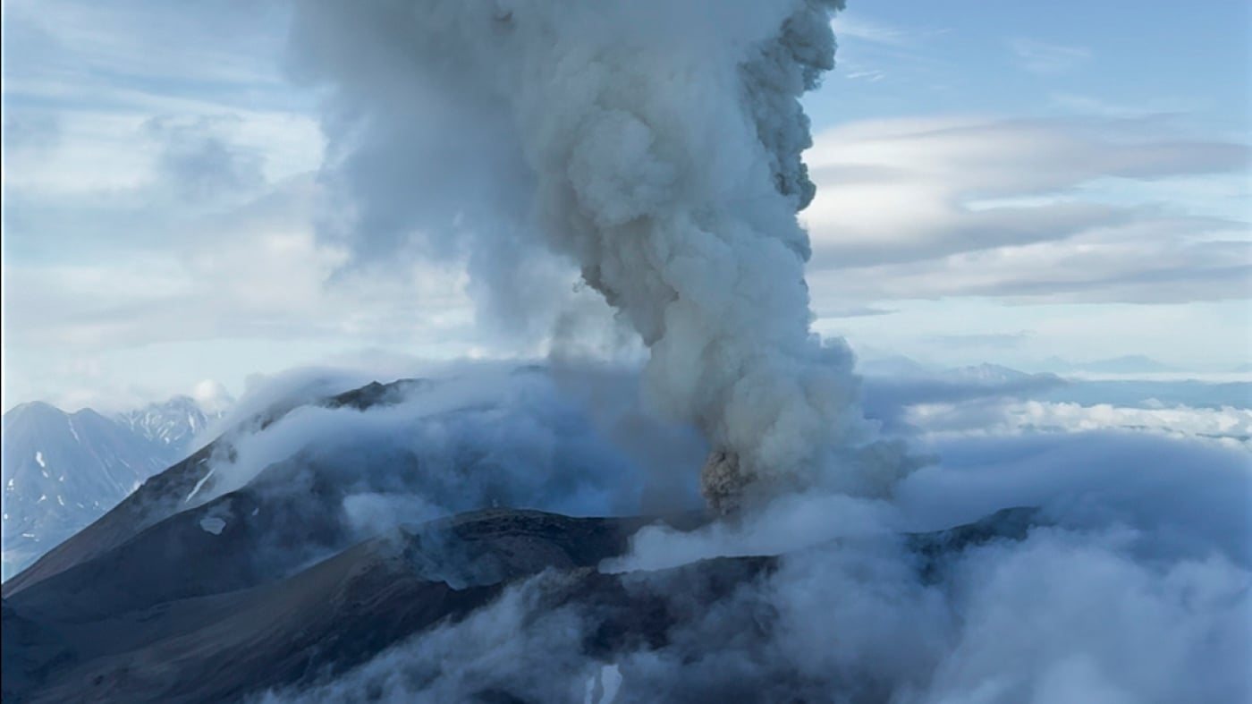 Featured image for Volcanic Eruption Follows Quake and Tsunami Warnings in Russia and California