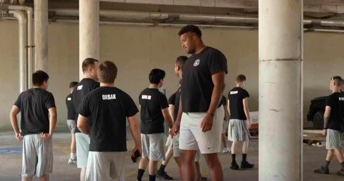 Featured image for 7'3" Jordan Wilmore switches from pro basketball to policing in Texas