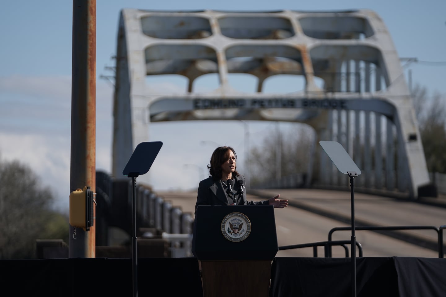 "Kamala Harris Urges Immediate Ceasefire in Israel-Hamas Conflict"