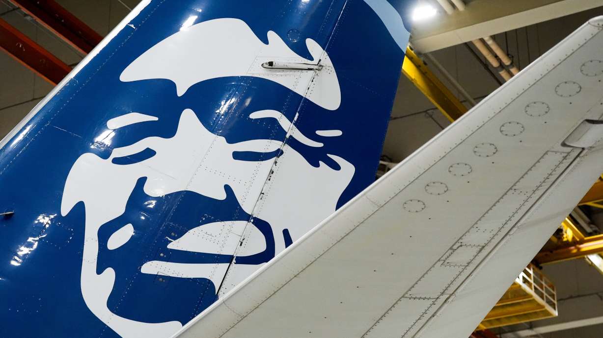 Featured image for Alaska Airlines Recovers from IT Outage Amid Ongoing Disruptions and Profit Challenges