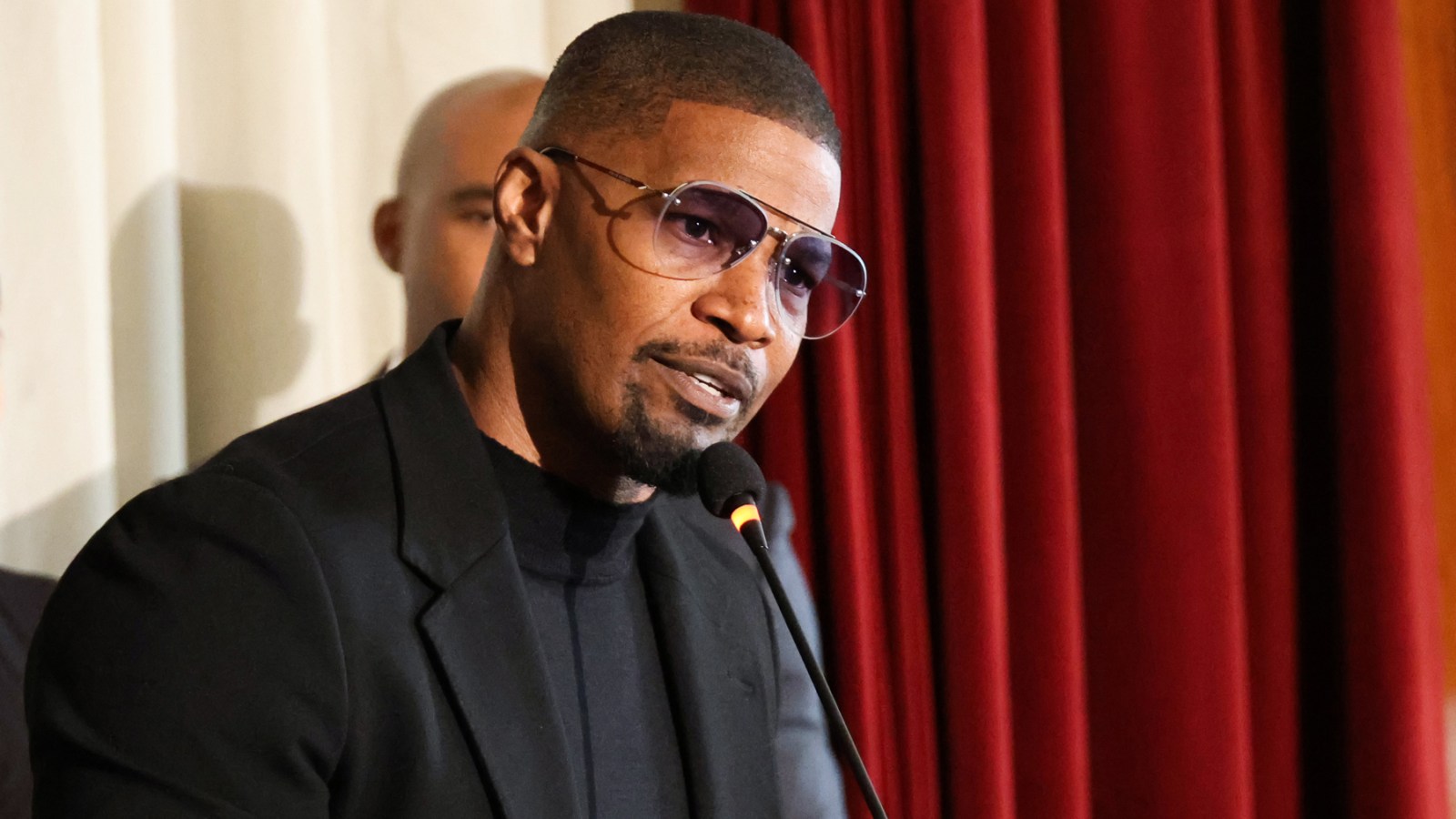 Featured image for "Jamie Foxx to Open Up About Health Scare in Comedy Special"