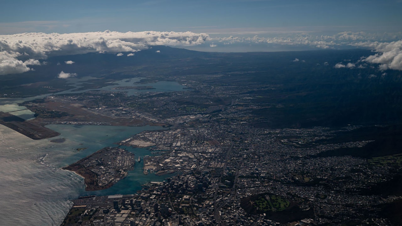 Featured image for "United's 'Time Travel' NYE Flight Fiasco: Passengers Miss Dual Celebrations"