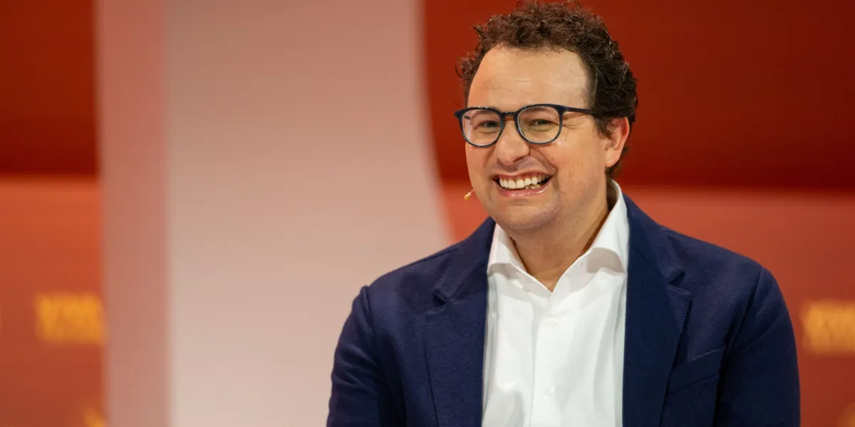 Featured image for Anthropic CEO Criticizes Zuckerberg's Payouts and Poaching Tactics