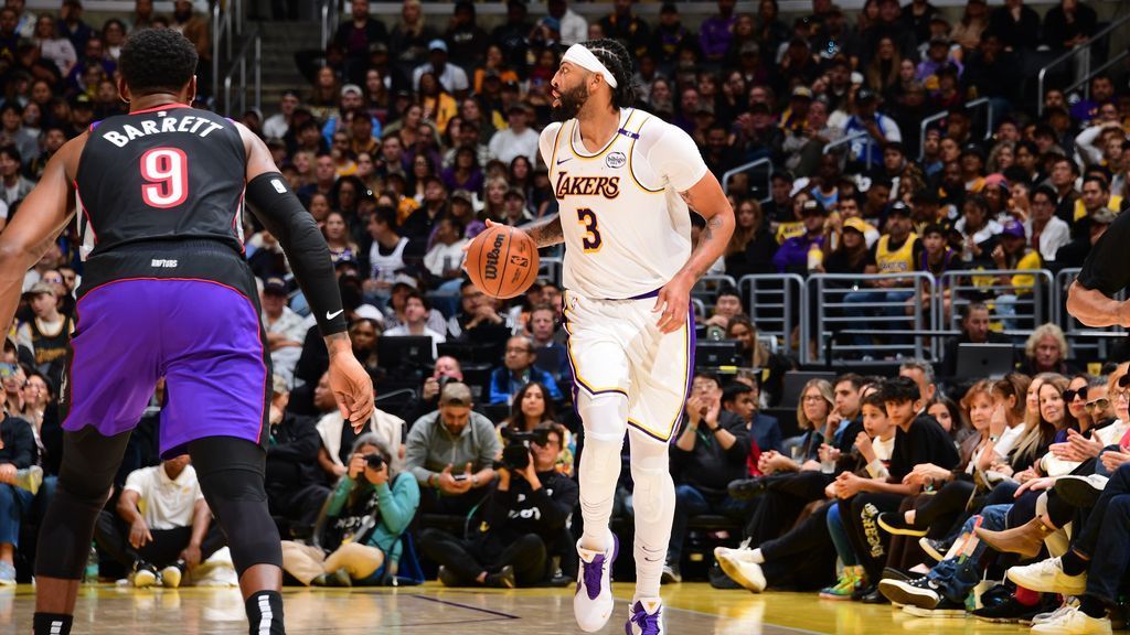 Featured image for Lakers' Anthony Davis sidelined with eye injury in win over Raptors