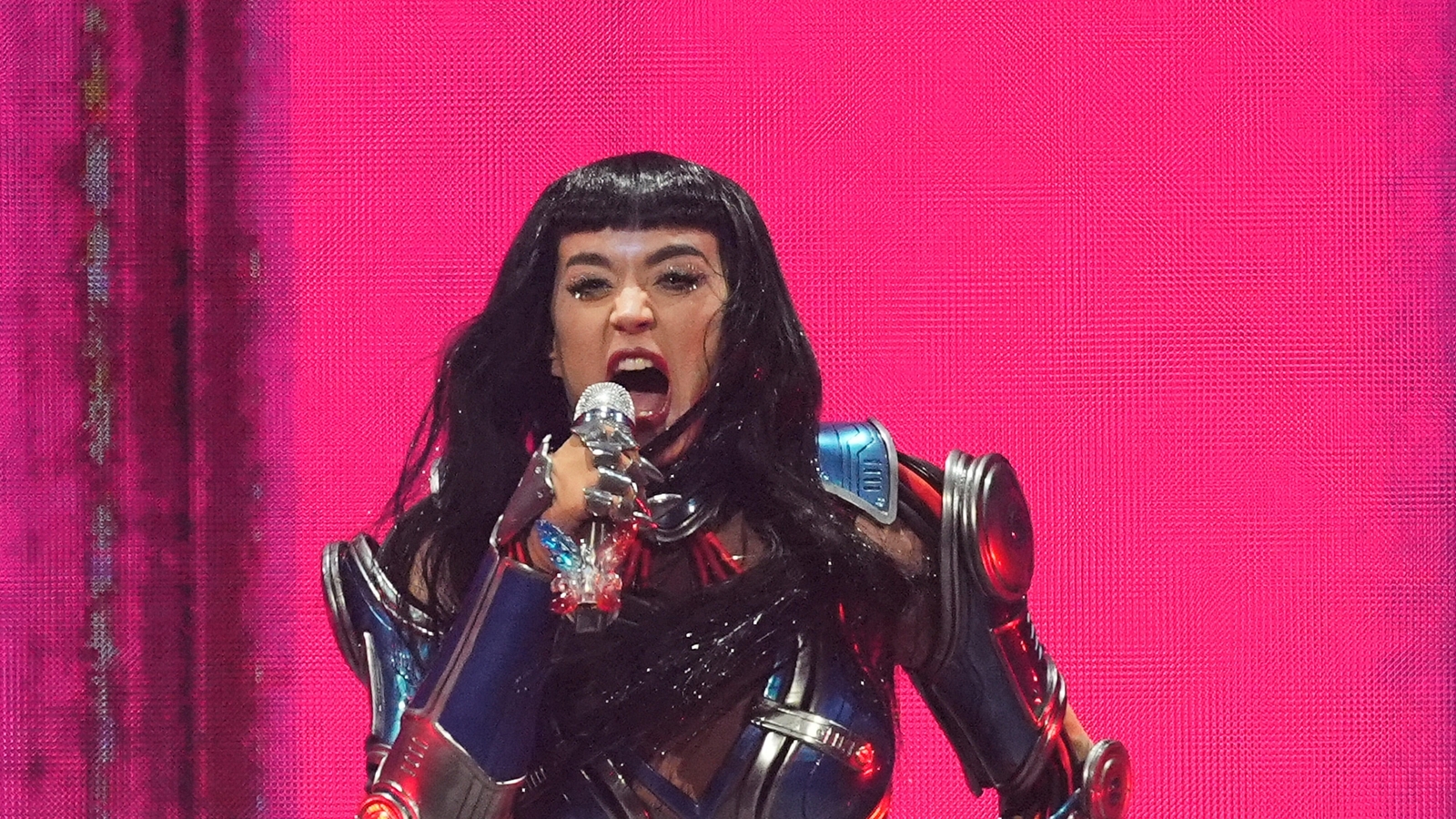 Featured image for Katy Perry's Aerial Stunt Malfunctions During San Francisco Concert