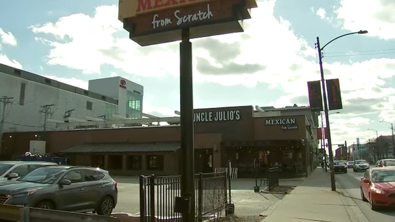 "Shocking Closure: Uncle Julio's Shutters Lincoln Park Location After 30 Years"