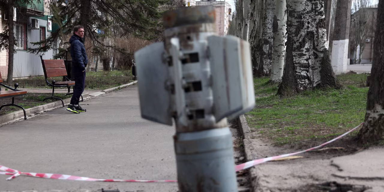 "Debate Over US Decision to Provide Cluster Bombs to Ukraine Divides Lawmakers"