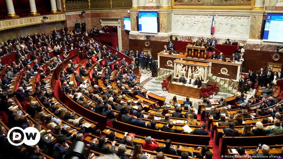 France's Immigration Bill Sparks Political Crisis for Macron's Government