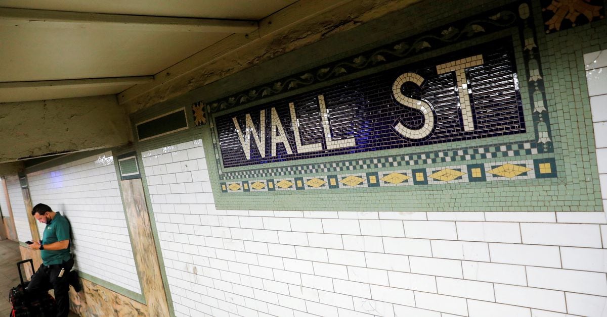 Featured image for U.S. Bank Stocks Tumble Amid Fitch Downgrade Warning and Regulatory Concerns