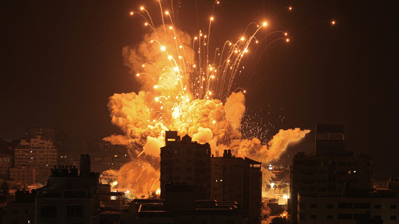 "Escalating Campus Tensions: Pro-Israel and Pro-Palestine Clashes Continue"