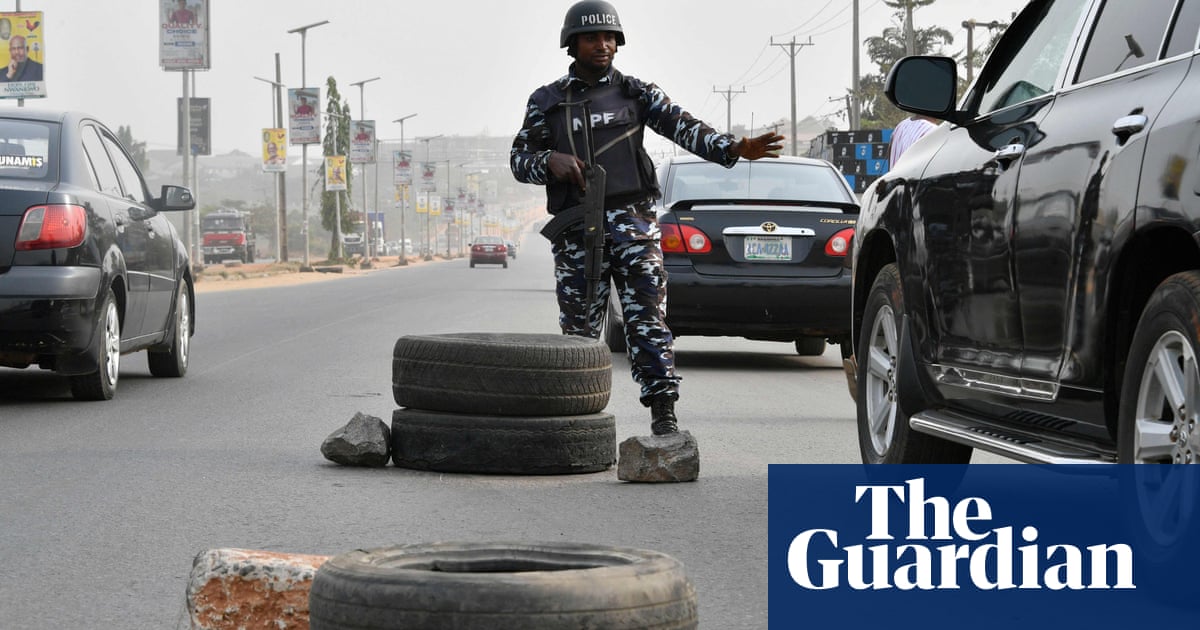 US diplomatic convoy attacked in Nigeria, four killed.