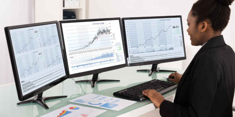 Featured image for HP Unveils Stackable MicroLED Monitors