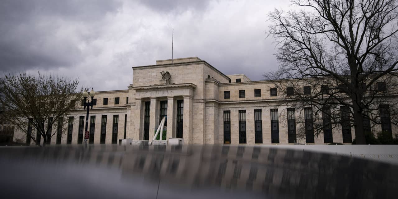 Bond Yields Plunge, Raising Concerns for Stocks and Monetary Policy.