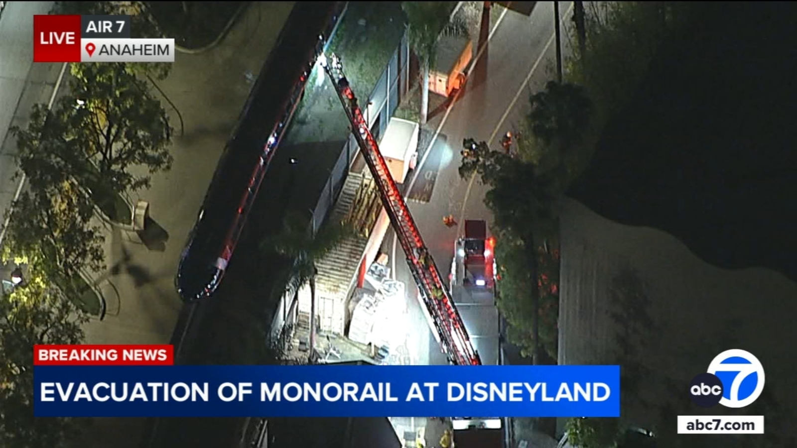 Featured image for Disneyland Monorail Passengers Evacuated Due to Mechanical and Power Failures