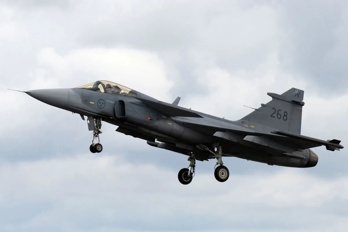 Sweden's $200 Million Military Aid Package to Ukraine Includes Fighter Jets