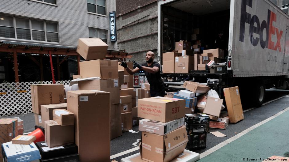 Featured image for US tariffs sharply reduce international postal traffic and impact e-commerce