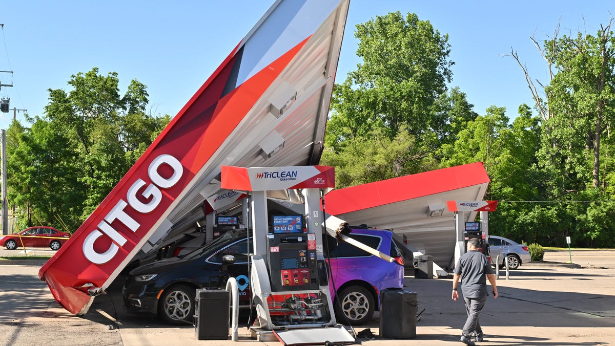 Featured image for Deadly Tornado Strikes Livonia, Killing Toddler and Leaving Destruction