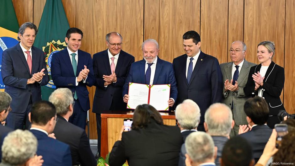 Featured image for Brazil launches $5.5B aid package for exporters affected by US tariffs