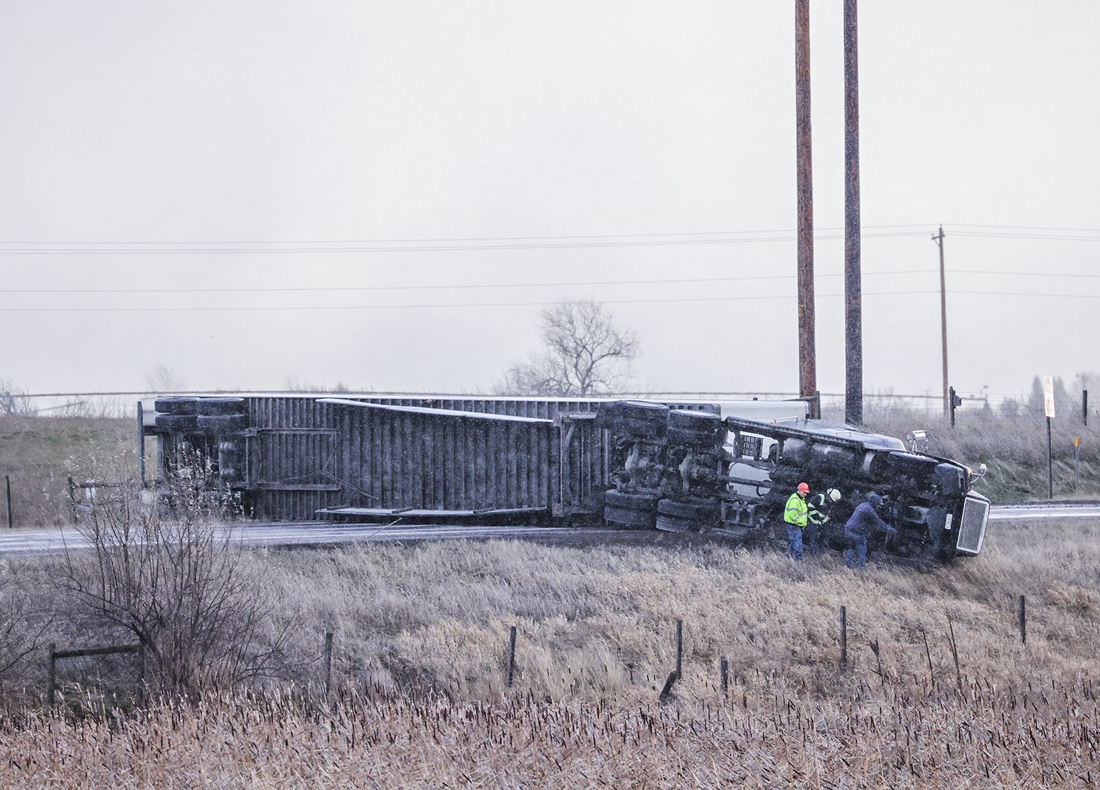 Featured image for Strong Winds Cause Widespread Power Outages and Travel Disruptions in Montana