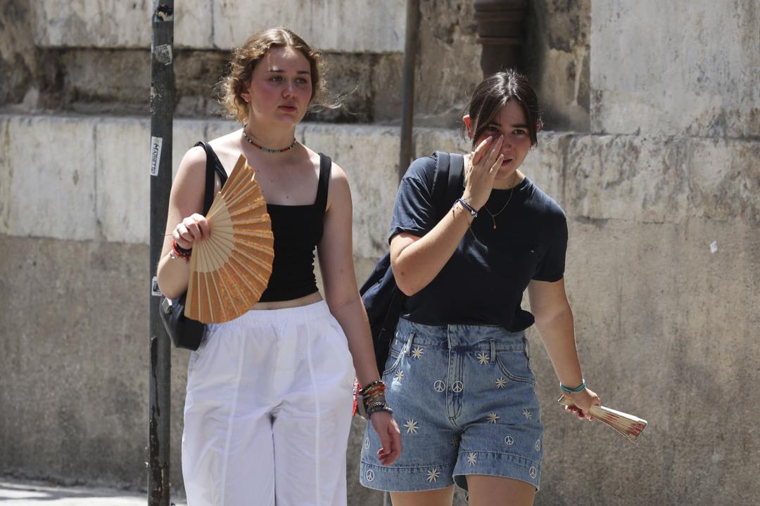 Italy's Heat Wave Crisis: Hospitals Overwhelmed and Red Alerts Issued