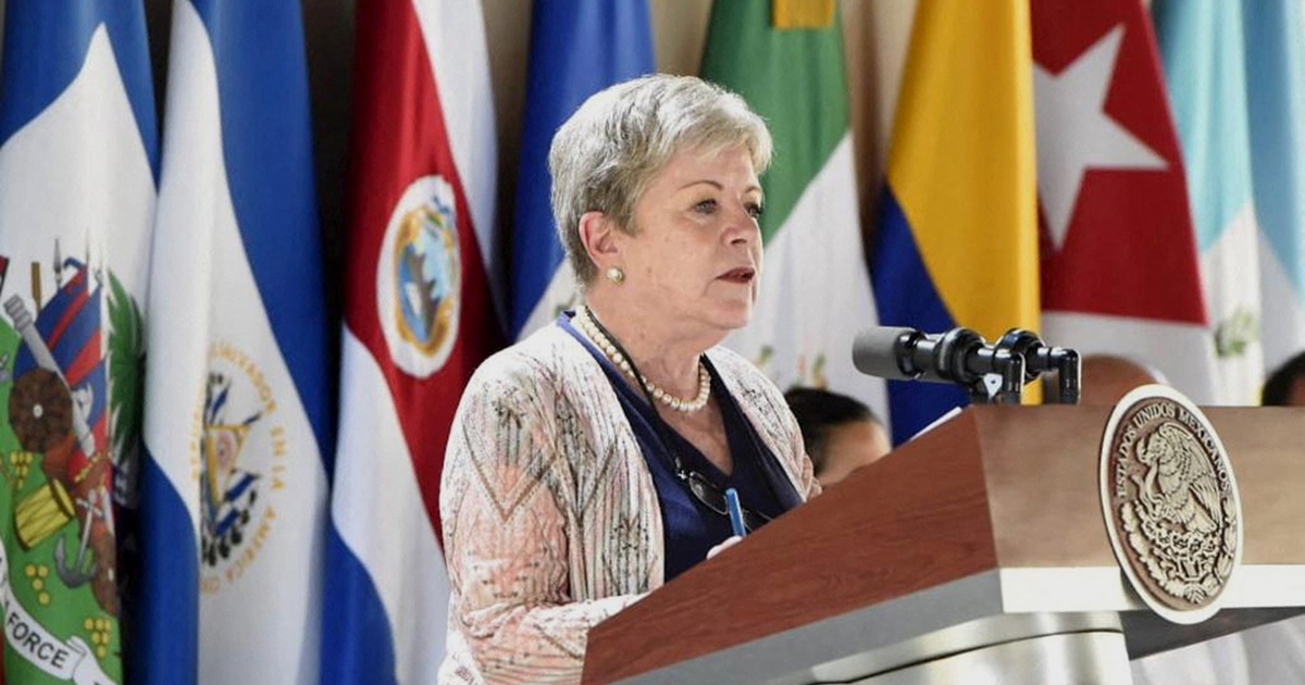 Featured image for Texas Passes Strict Border Bill, Mexico Rejects Proposal to Deport Undocumented Immigrants