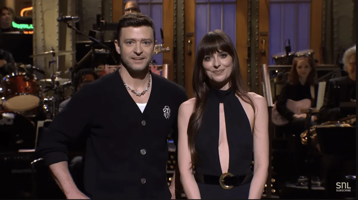 Featured image for "Justin Timberlake Surprises Dakota Johnson During 'SNL' Monologue"