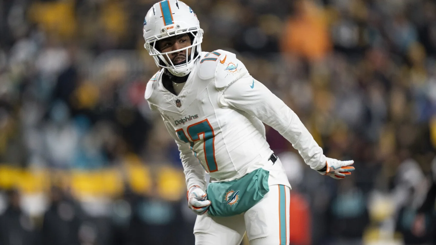 Broncos land Jaylen Waddle in blockbuster Dolphins swap