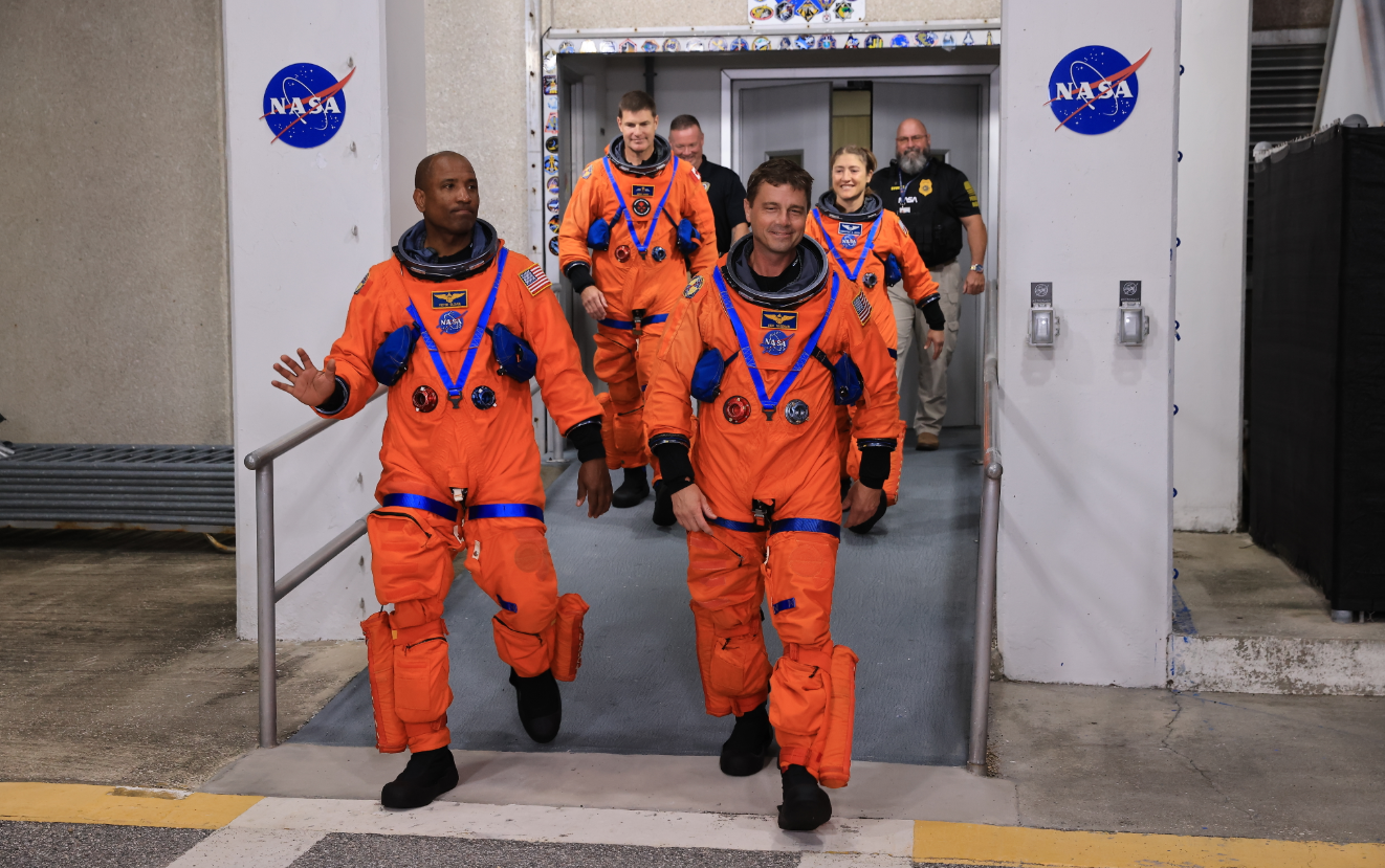 Featured image for NASA Prepares for Artemis II with New Astronaut Class and Moon Mission Rehearsal