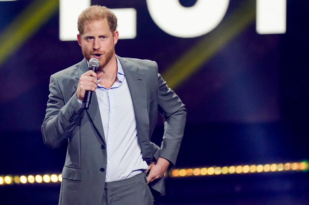 "Prince Harry's Veiled Dig at Royal Family's Uniform Policy During Invictus Games Closing"