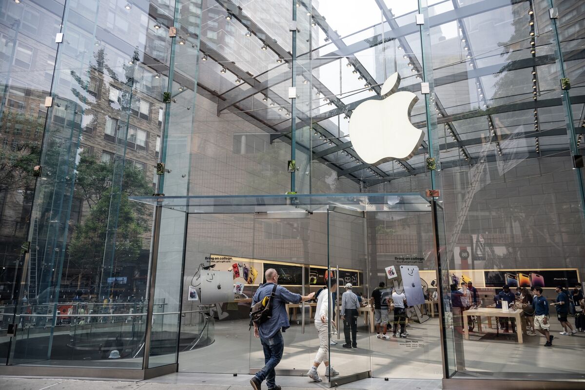 Apple's Strategic Moves: AI, Security, and Market Challenges