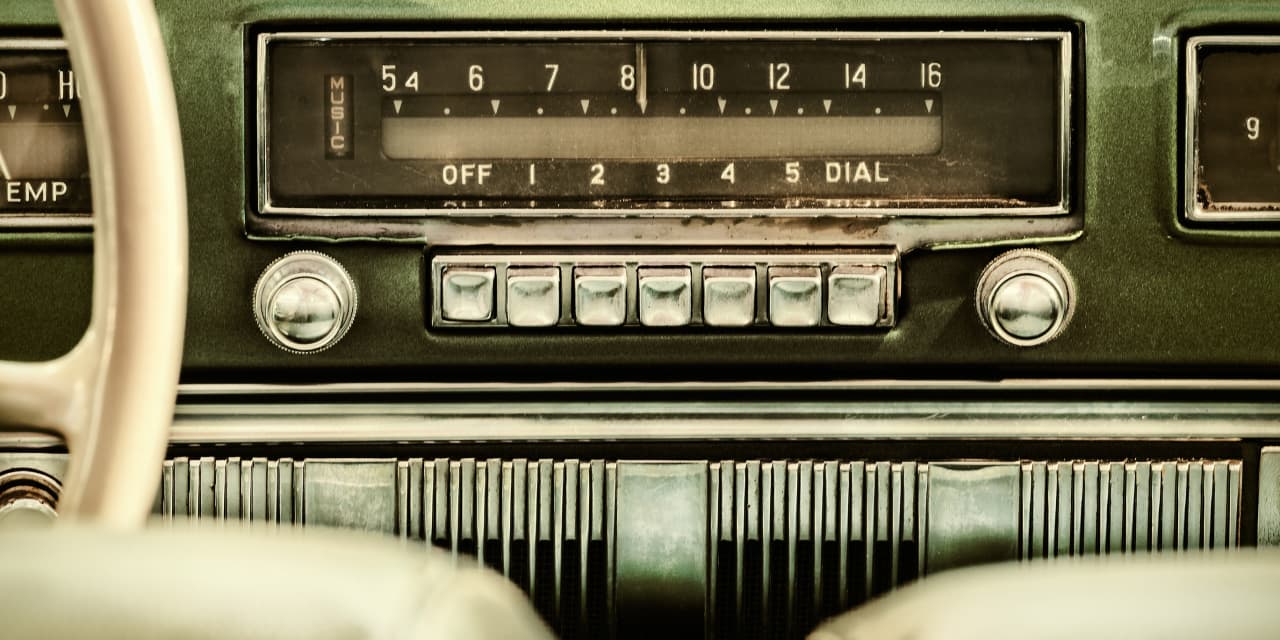 Featured image for The Future of AM Radio in Vehicles: Ford and Congress Take Action.