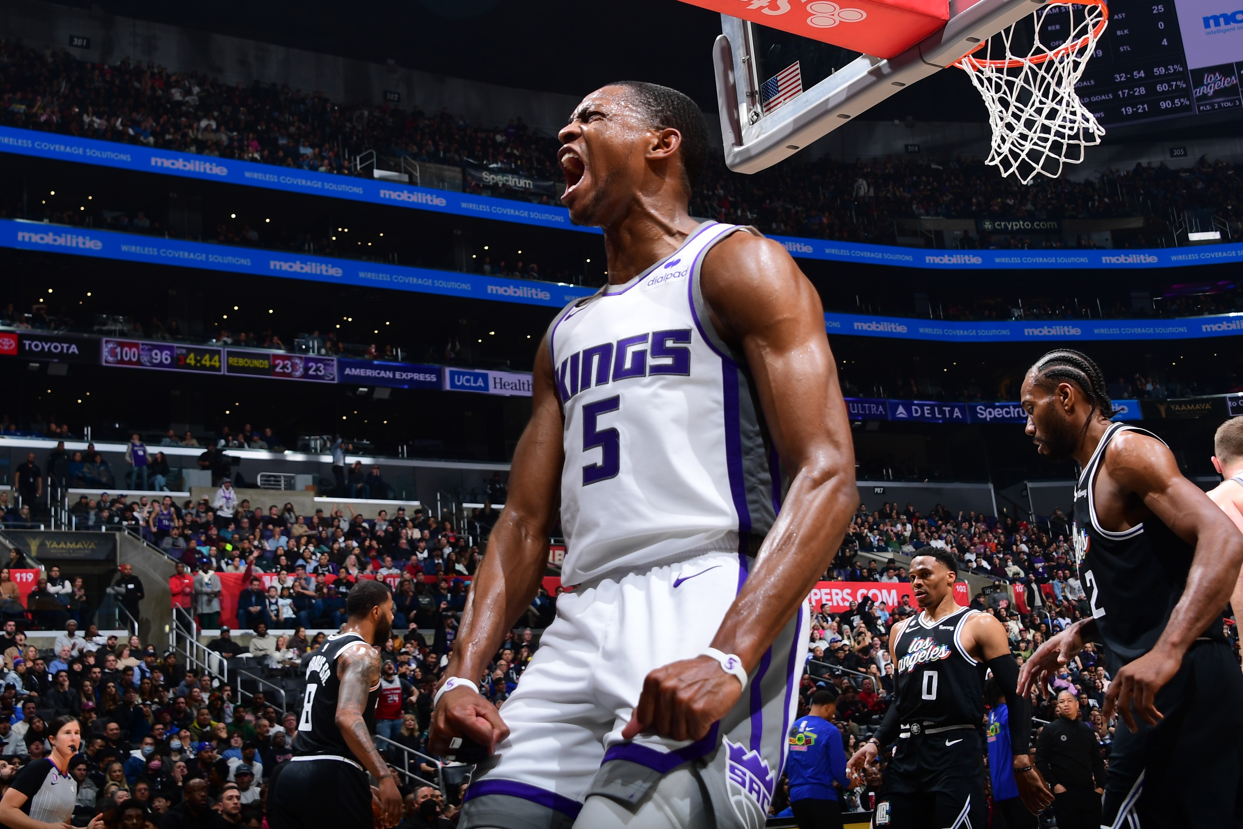 De'Aaron Fox Wins Inaugural NBA Clutch Player of the Year Award