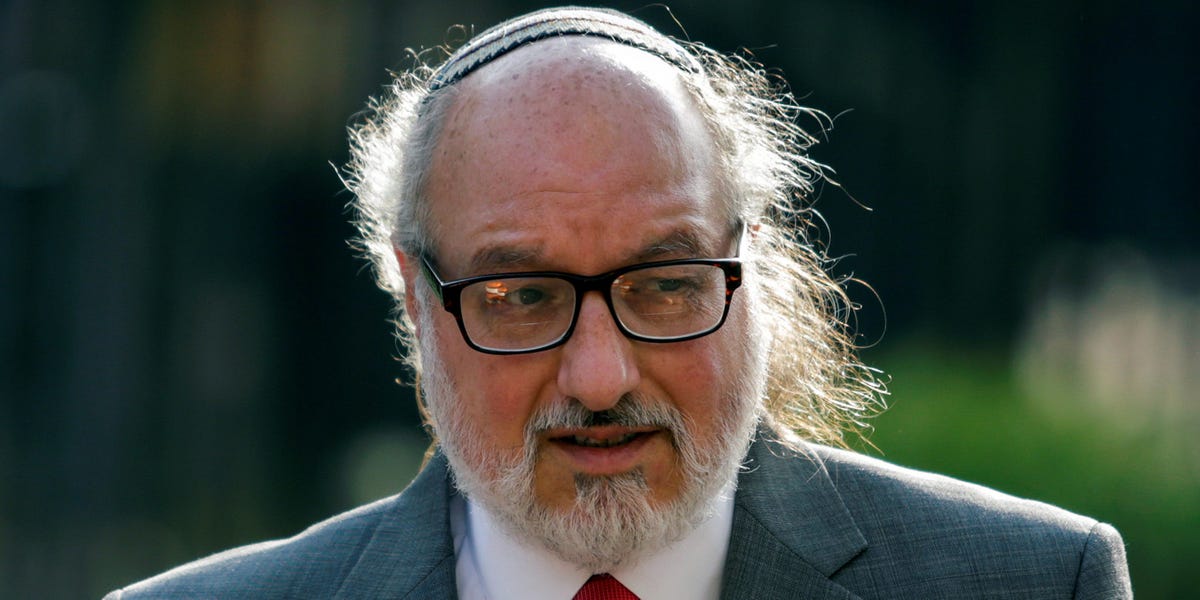 Former US Spy Suggests Silencing Israeli Hostages' Families through Imprisonment
